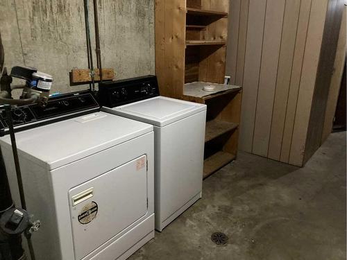 4418 5 Ave, Edson, AB - Indoor Photo Showing Laundry Room