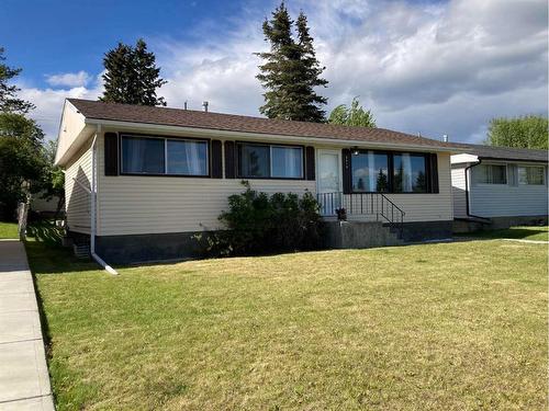 4418 5 Ave, Edson, AB - Outdoor With Facade