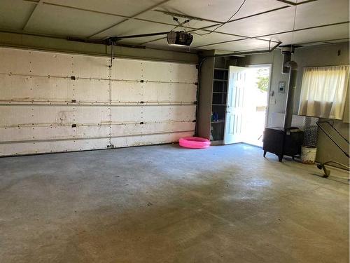 4418 5 Ave, Edson, AB - Indoor Photo Showing Garage