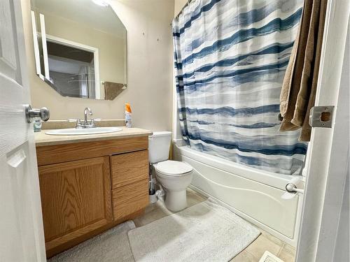 6 Freeman Drive, Swan Hills, AB - Indoor Photo Showing Bathroom