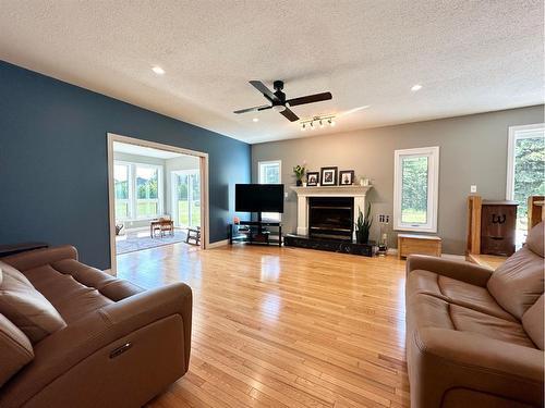 29, 593037 Range Road 122, Rural Woodlands County, AB - Indoor Photo Showing Kitchen