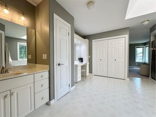 29, 593037 Range Road 122, Rural Woodlands County, AB - Indoor Photo Showing Bathroom