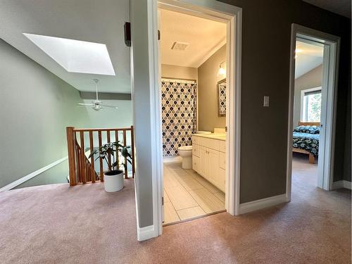 29, 593037 Range Road 122, Rural Woodlands County, AB - Indoor Photo Showing Bedroom