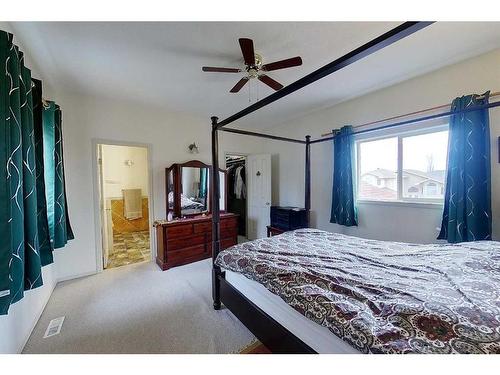 5502 17 Avenue, Edson, AB - Indoor Photo Showing Bedroom