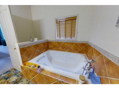 5502 17 Avenue, Edson, AB - Indoor Photo Showing Bathroom