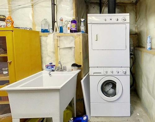 5502 17 Avenue, Edson, AB - Indoor Photo Showing Laundry Room