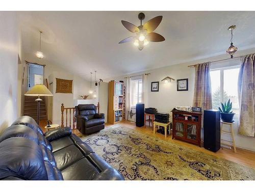 5502 17 Avenue, Edson, AB - Indoor Photo Showing Living Room