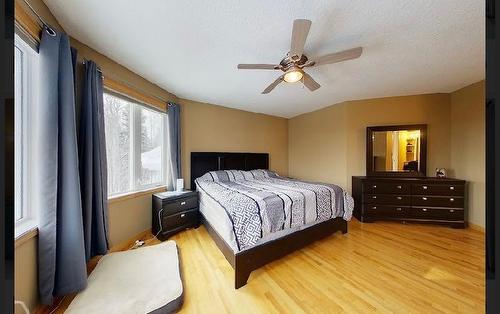 29 594028 Range Road 125, Rural Woodlands County, AB - Indoor Photo Showing Bedroom
