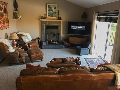 593038-West Mountain Road, Rural Woodlands County, AB - Indoor Photo Showing Living Room