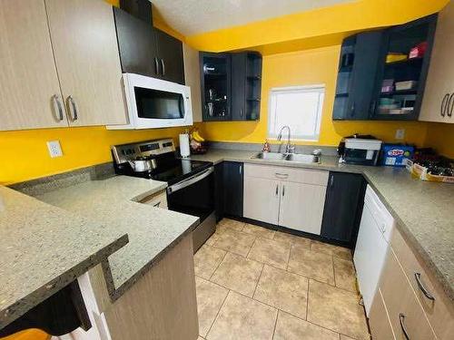 334-457 Collinge Road, Hinton, AB - Indoor Photo Showing Kitchen With Double Sink