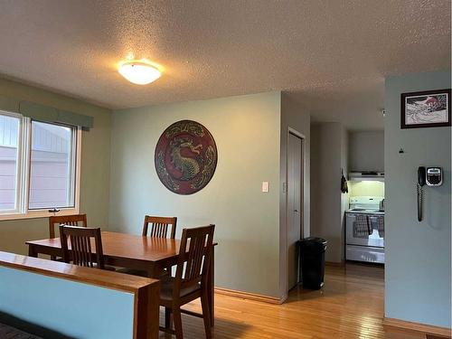 805 8 Street, Fox Creek, AB - Indoor Photo Showing Dining Room