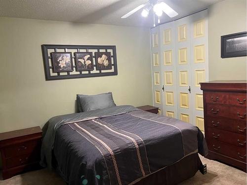 805 8 Street, Fox Creek, AB - Indoor Photo Showing Bedroom