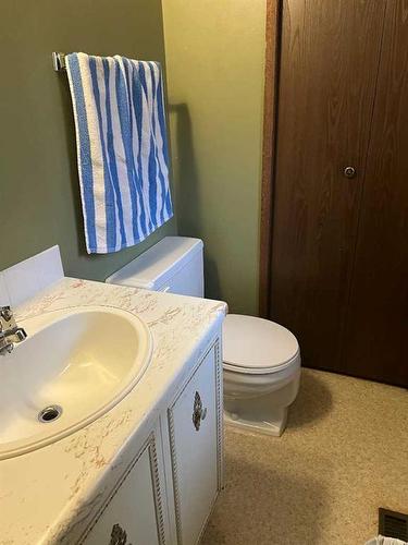 805 8 Street, Fox Creek, AB - Indoor Photo Showing Bathroom