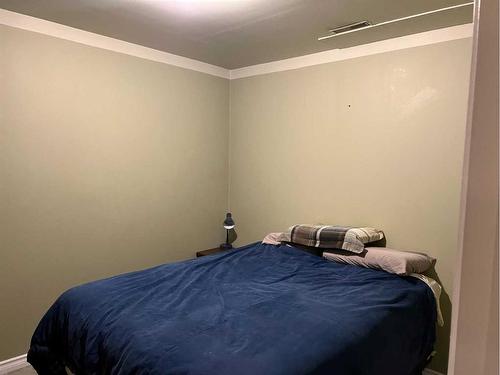 805 8 Street, Fox Creek, AB - Indoor Photo Showing Bedroom