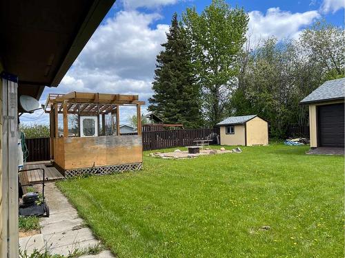 805 8 Street, Fox Creek, AB - Outdoor