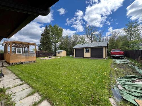 805 8 Street, Fox Creek, AB - Outdoor