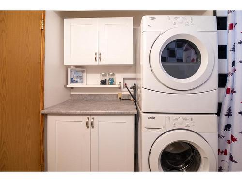1671 Pine Drive, Calling Lake, AB - Indoor Photo Showing Laundry Room
