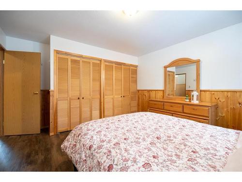 1671 Pine Drive, Calling Lake, AB - Indoor Photo Showing Bedroom