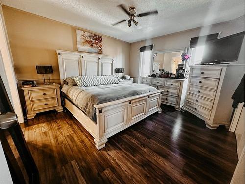 10 Park Drive, Whitecourt, AB - Indoor Photo Showing Bedroom