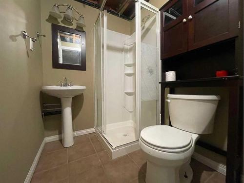 16 Centenial Crescent, Swan Hills, AB - Indoor Photo Showing Bathroom