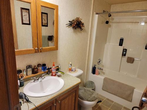 207 4A Street, Fox Creek, AB - Indoor Photo Showing Bathroom