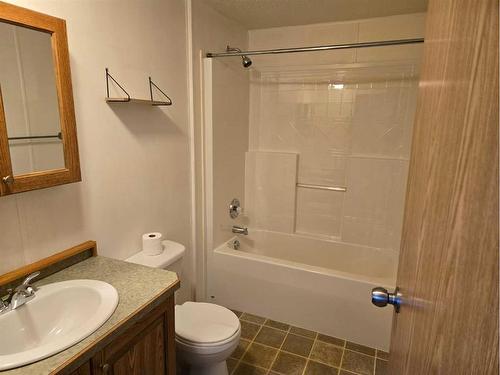 207 4A Street, Fox Creek, AB - Indoor Photo Showing Bathroom