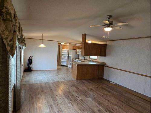 207 4A Street, Fox Creek, AB - Indoor Photo Showing Kitchen