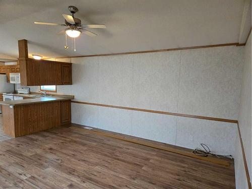 207 4A Street, Fox Creek, AB - Indoor Photo Showing Kitchen