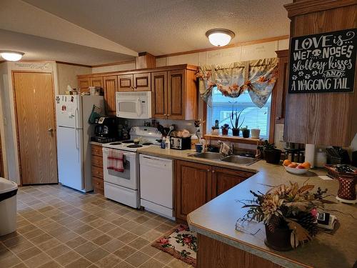 207 4A Street, Fox Creek, AB - Indoor Photo Showing Kitchen