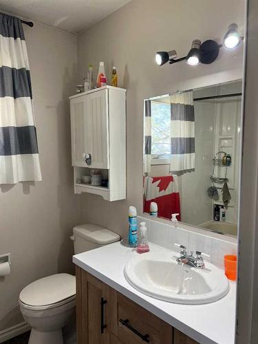 516 4 Avenue, Fox Creek, AB - Indoor Photo Showing Bathroom