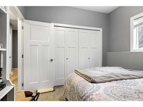 132 Cache Percotte Cove, Hinton, AB - Indoor Photo Showing Bedroom