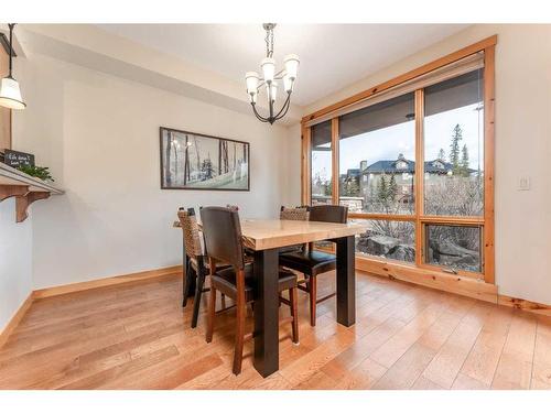 215-107 Armstrong Place, Canmore, AB - Indoor Photo Showing Dining Room