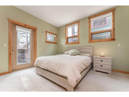 215-107 Armstrong Place, Canmore, AB - Indoor Photo Showing Bedroom