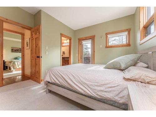 215-107 Armstrong Place, Canmore, AB - Indoor Photo Showing Bedroom