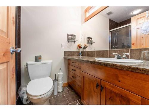 215-107 Armstrong Place, Canmore, AB - Indoor Photo Showing Bathroom