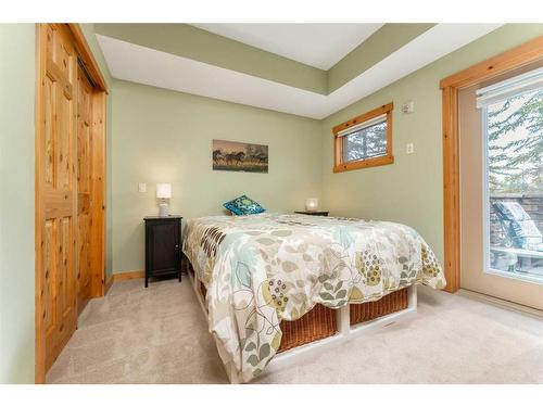 215-107 Armstrong Place, Canmore, AB - Indoor Photo Showing Bedroom