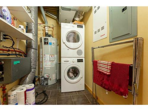 215-107 Armstrong Place, Canmore, AB - Indoor Photo Showing Laundry Room