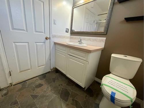 704 7Th Avenue, Fox Creek, AB - Indoor Photo Showing Bathroom