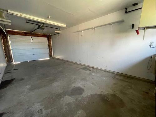 704 7Th Avenue, Fox Creek, AB - Indoor Photo Showing Garage