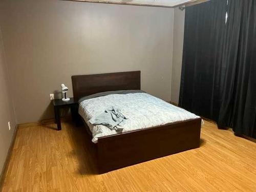 412 7 Street, Fox Creek, AB - Indoor Photo Showing Bedroom