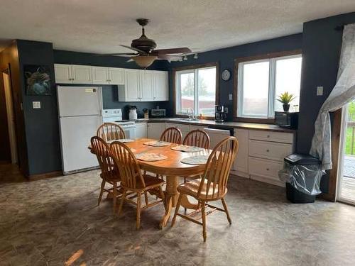 412 7 Street, Fox Creek, AB - Indoor Photo Showing Dining Room
