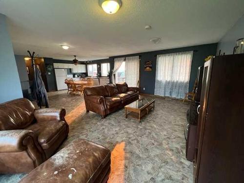 412 7 Street, Fox Creek, AB - Indoor Photo Showing Living Room