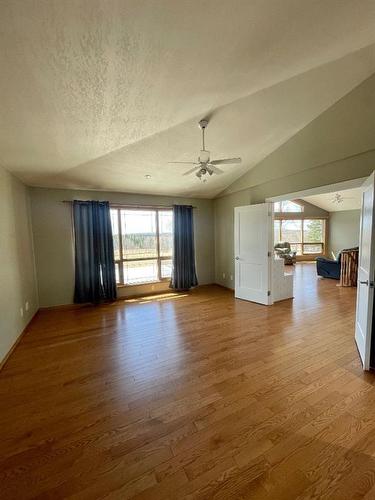 6701 15 Avenue, Edson, AB - Indoor Photo Showing Other Room