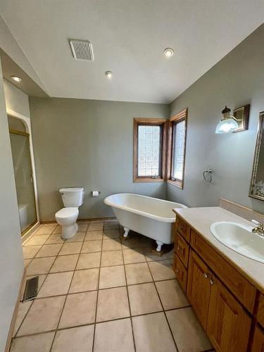 6701 15 Avenue, Edson, AB - Indoor Photo Showing Bathroom