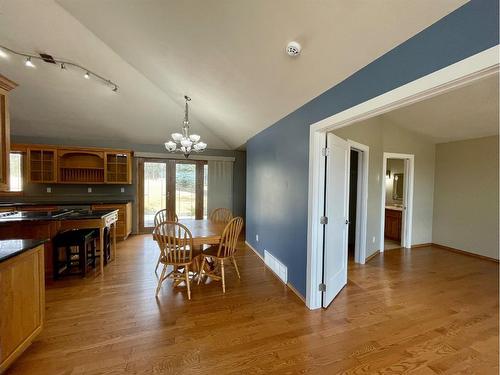 6701 15 Avenue, Edson, AB - Indoor Photo Showing Dining Room