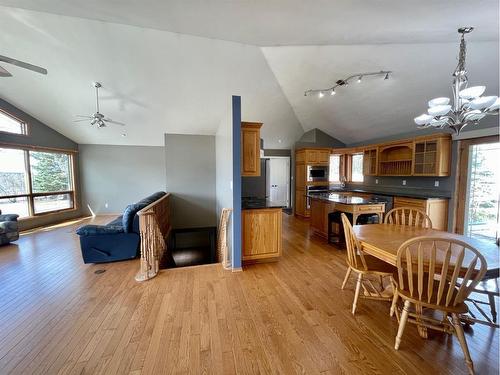 6701 15 Avenue, Edson, AB - Indoor Photo Showing Dining Room