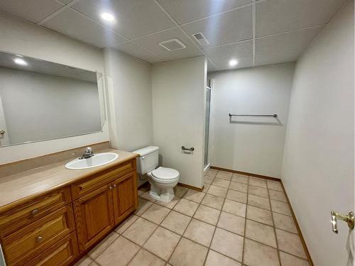6701 15 Avenue, Edson, AB - Indoor Photo Showing Bathroom