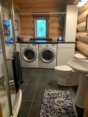 26 124062 Township Road 593A, Rural Woodlands County, AB - Indoor Photo Showing Laundry Room