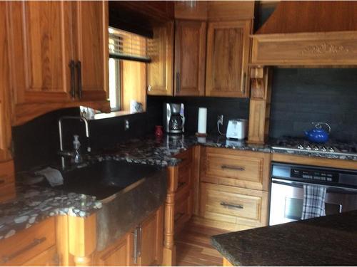 26 124062 Township Road 593A, Rural Woodlands County, AB - Indoor Photo Showing Kitchen