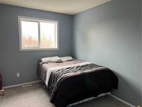 708 8 Street, Fox Creek, AB - Indoor Photo Showing Bedroom